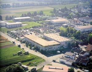 Lagerhalle und Bürokomplex zum mietenund kaufen